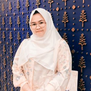 Dewi Yuniar,SKM.M.Kes