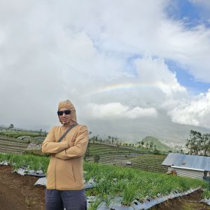 Wiyarso. E. S Edward