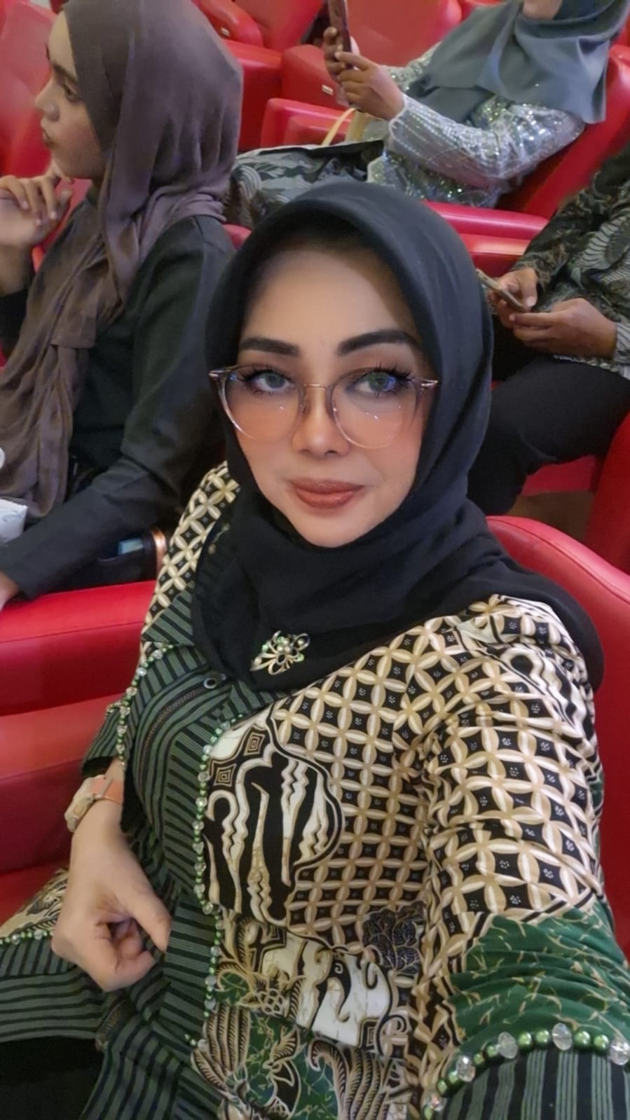 Dr Hj Mega D.Novita SE.,MM